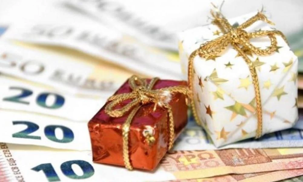 Δώρο Χριστουγέννων: Τι θα πληρώσει ο εργοδότης και το κράτος για όσους τέθηκαν σε αναστολή